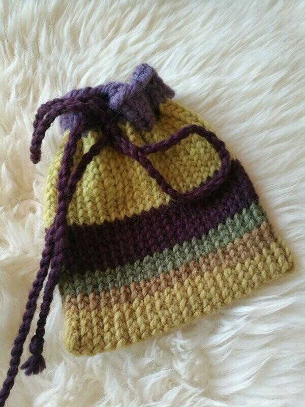Pochette tricotée violette/jaune