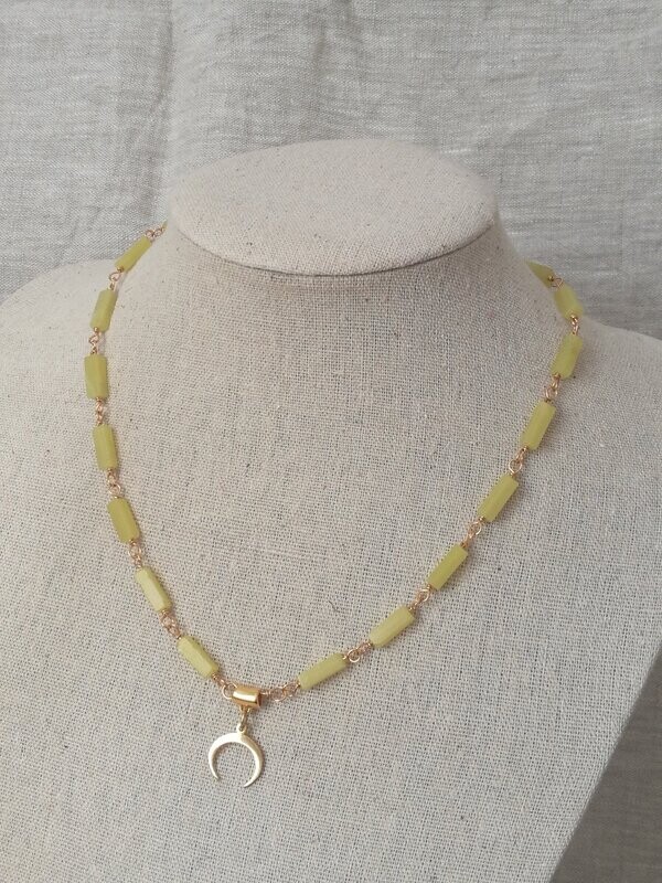 Collier en Jade citron et pendentif lunule