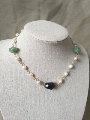 A Londinium, collier en perles avec cristaux d'Améthyste et Aventurine