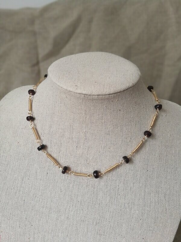 A Londinium, collier en Grenats