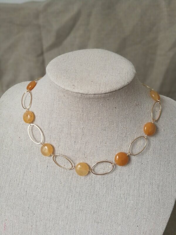 A Londinium, collier Jade et intercalaires ovales