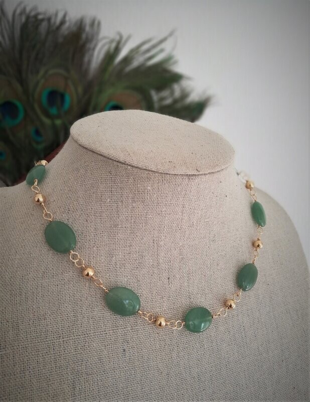 A Pompei (variation) Collier en Aventurine et perles rondes dorées