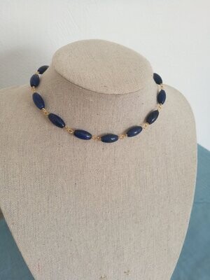 A Lugdunum , collier simple en lapis lazuli