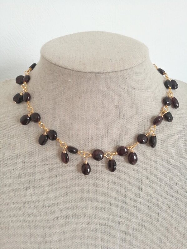 A Lugdunum, collier en grenats