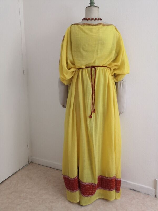 Tunique antique en laine fine jaune