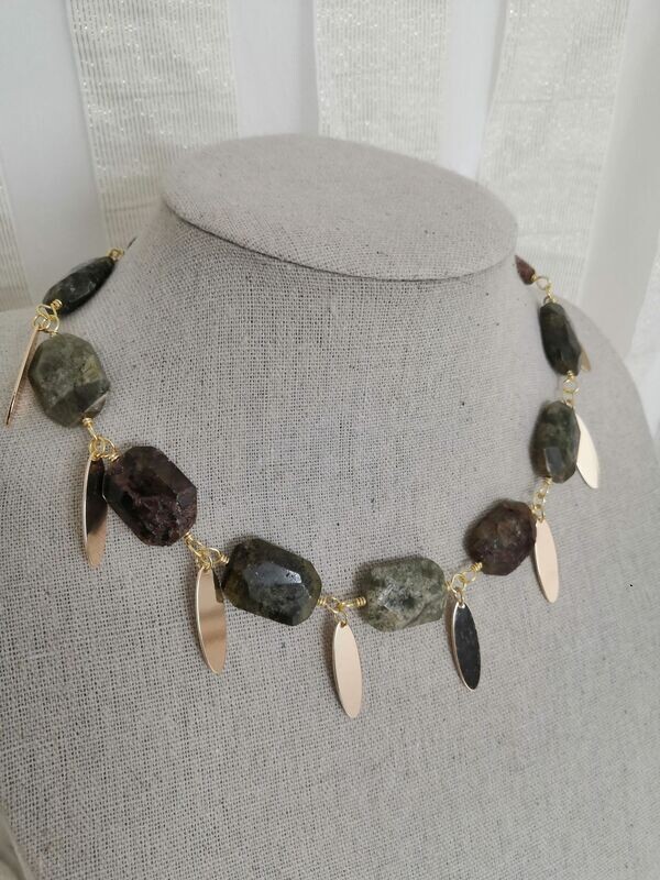 Collier étrusque en Grenats verts