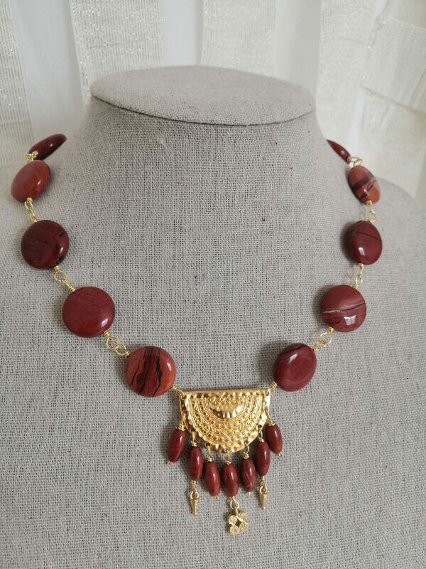 Collier étrusque en Jaspe rouge