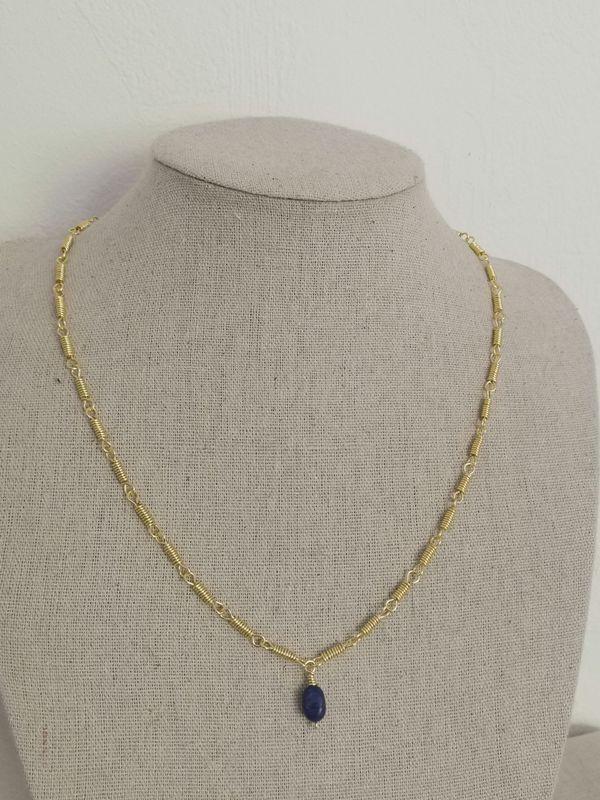 A Nemausus, collier maillons et pendant Sodalite