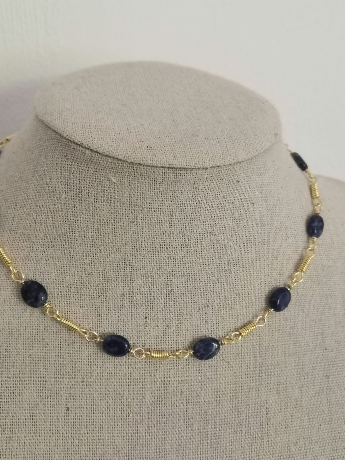 A Nemausus (variation), collier maillons et  Sodalite