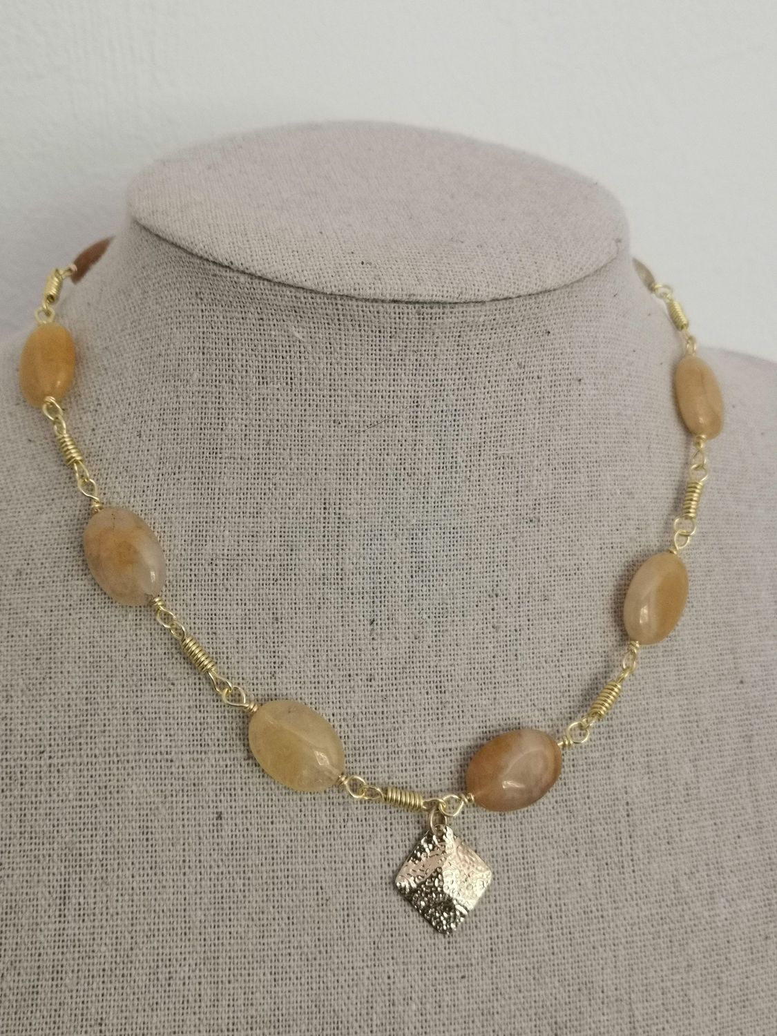 A Nemausus (variation), collier maillons et  Jade topaze