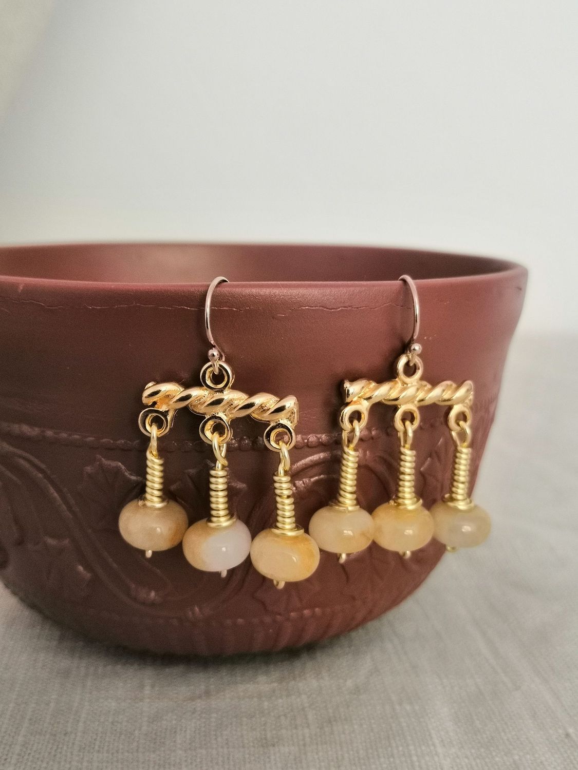 A Nemausus, boucles triples en Jade Topaze