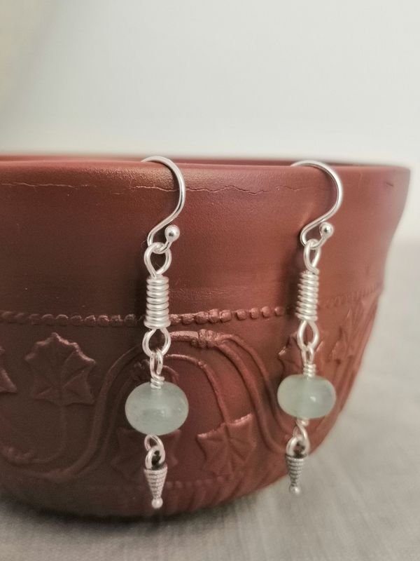 A Nemausus, boucles  Aventurine, maillons enroulés et pendants spirale