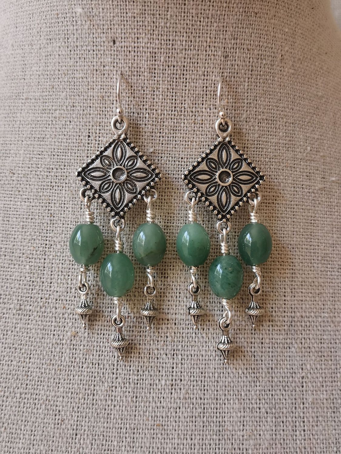 A Vasio, boucle d'oreille triple pendants rosace en Aventurine verte