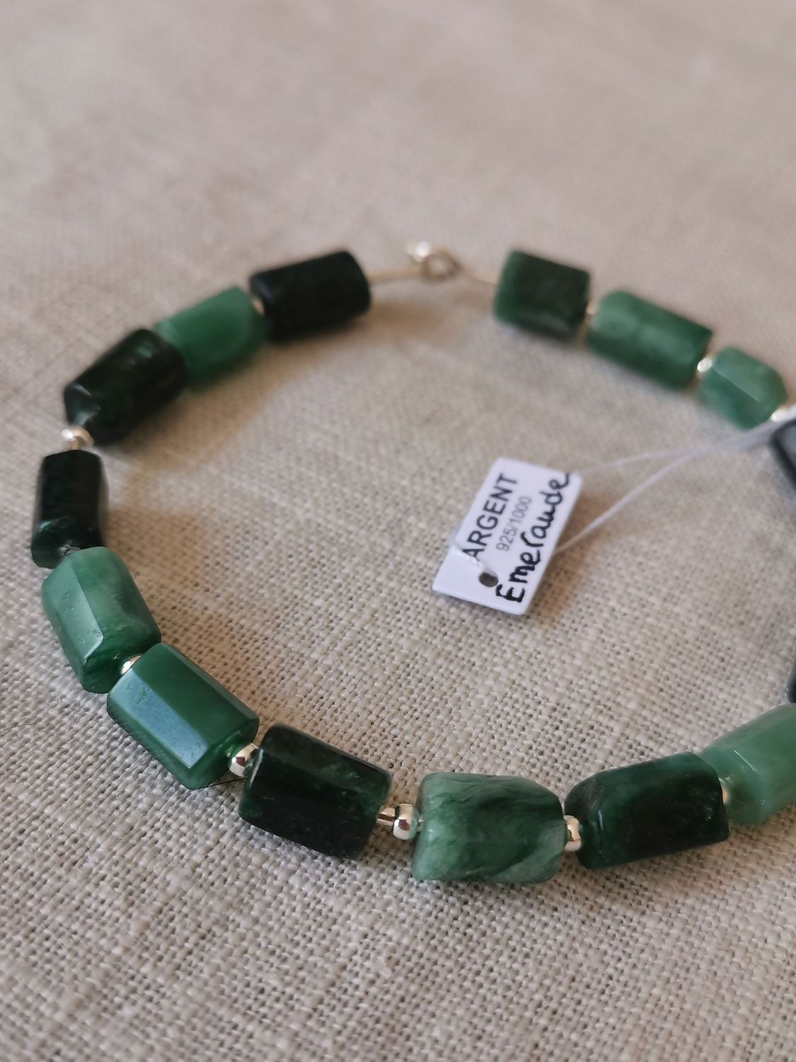 A Vasio, bracelet jonc en Emeraude