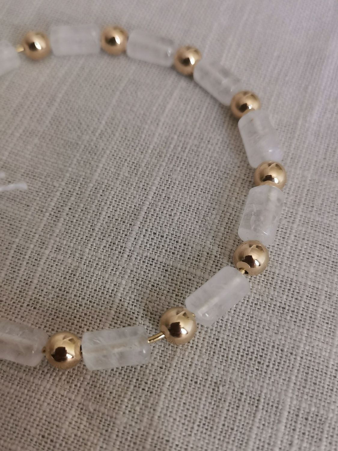 A Vasio, bracelet jonc en Cristaux de quartz