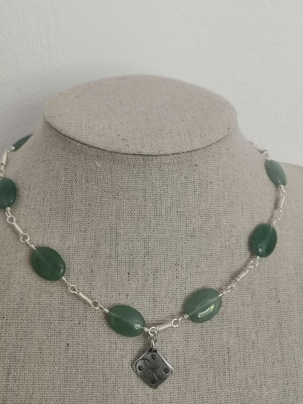 A Nemausus (variation), collier maillons et  Aventurine verte