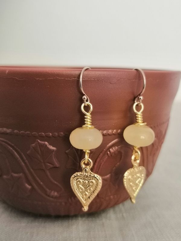 A Nemausus, boucles  en Jade topaze et pendants