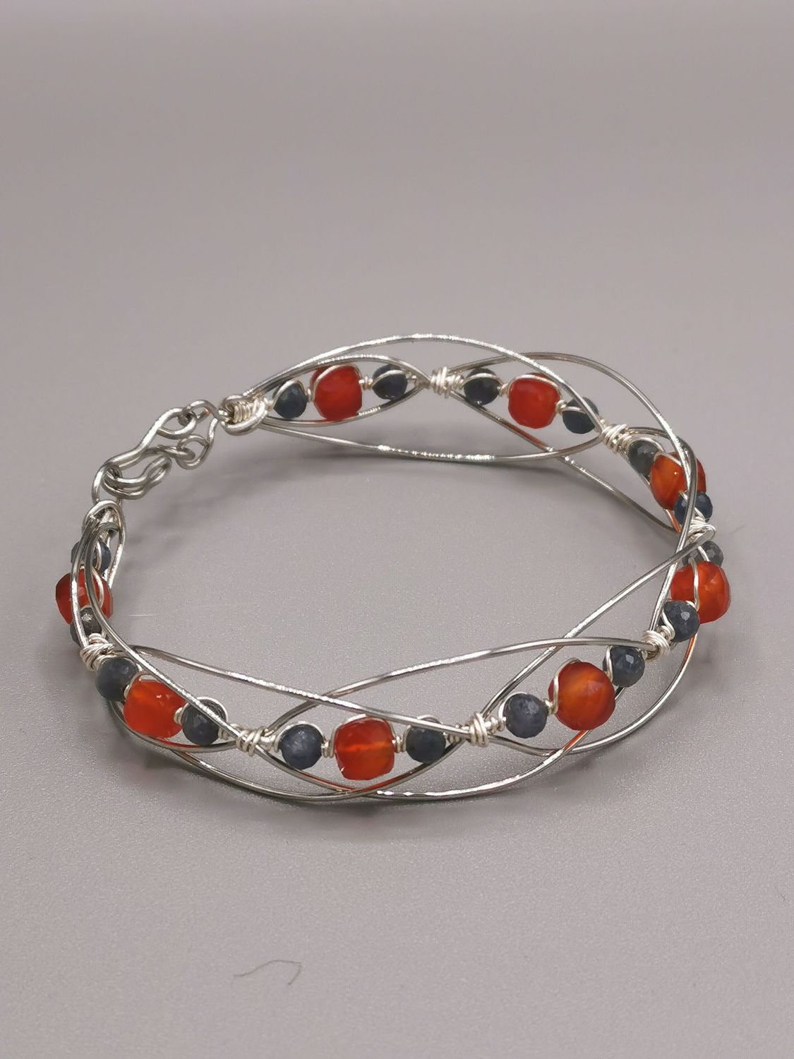 Bracelet tressé (frise) Saphir et Cornaline