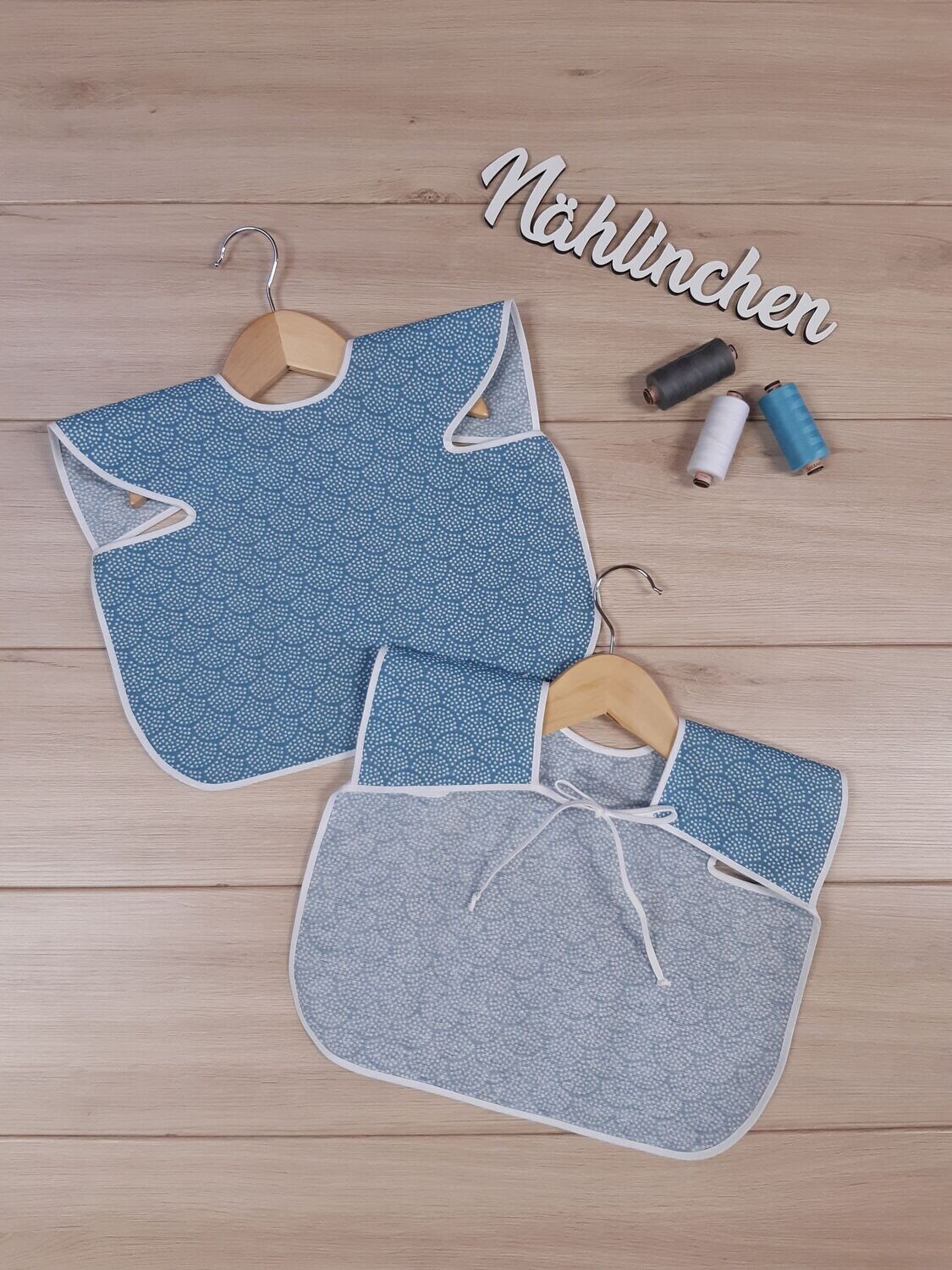 abwaschbares Lätzchen Bögen türkis