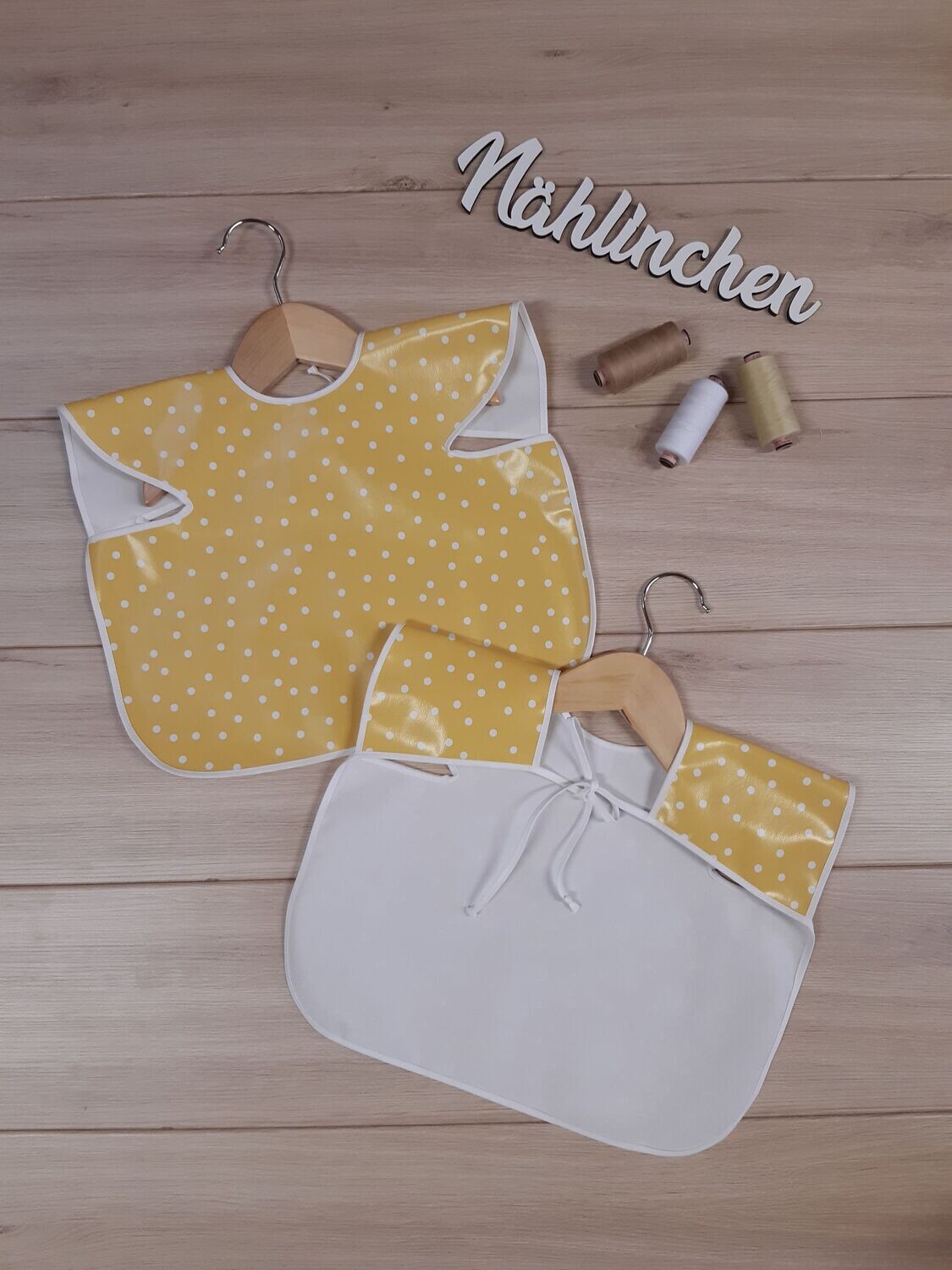abwaschbares Lätzchen Punkte gelb