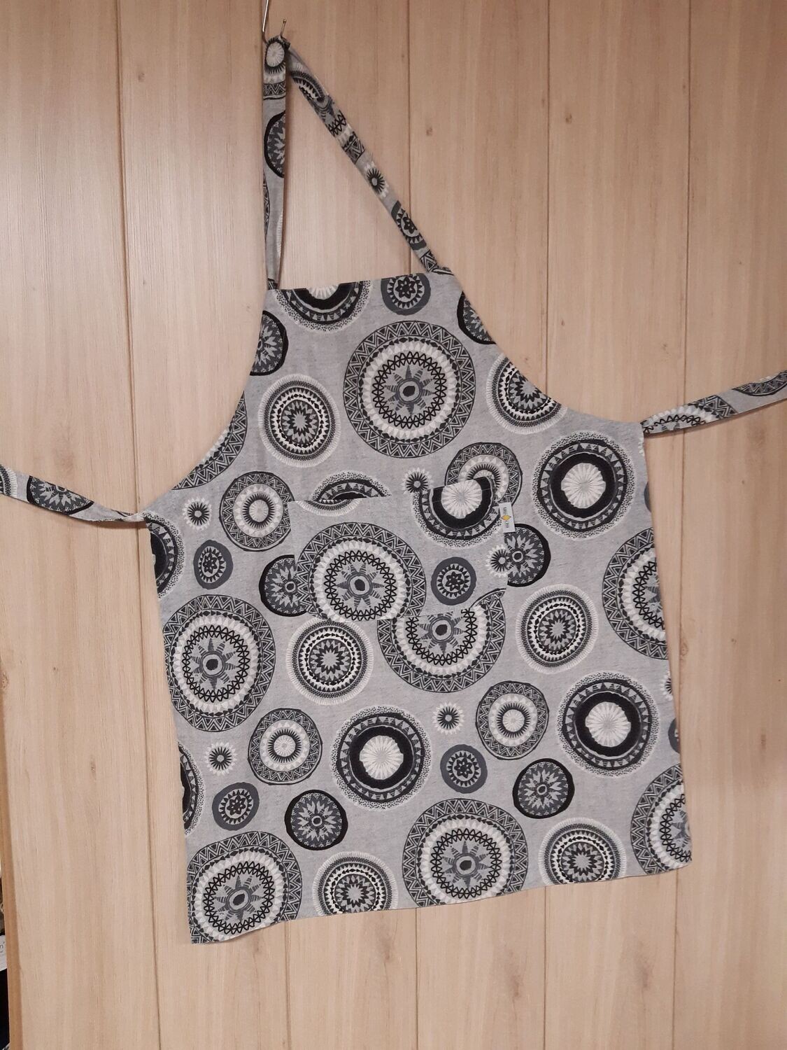 Schürze Mandala grau/schwarz