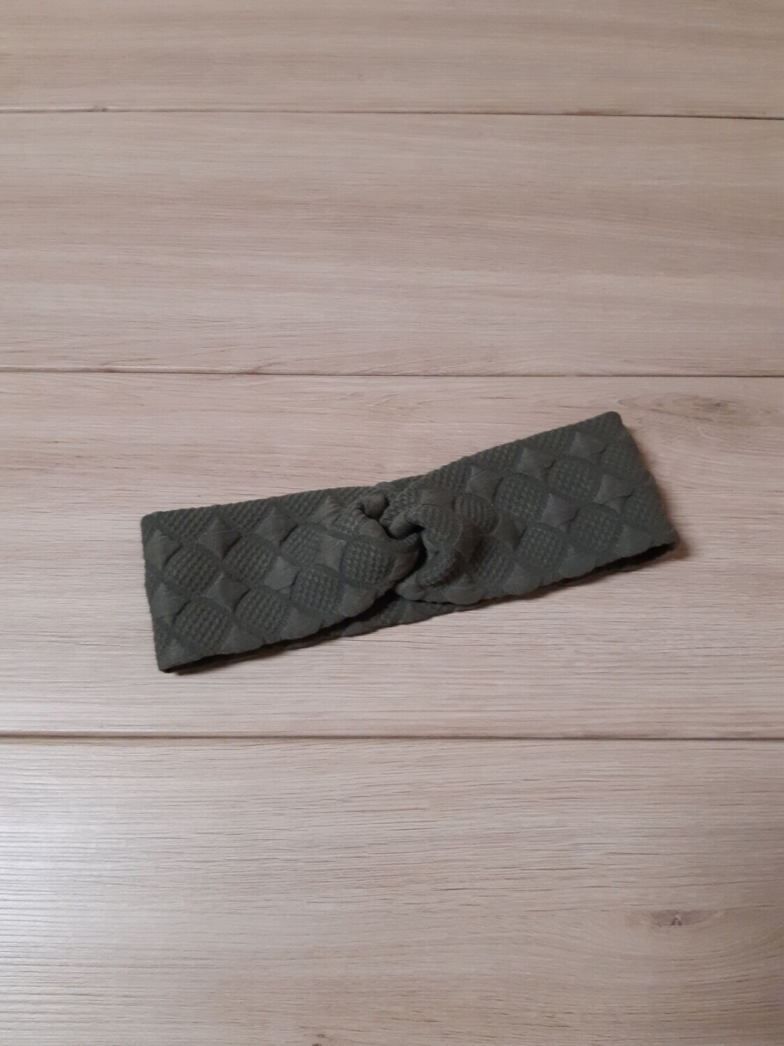 Knotenband - graphisch olive Knotenband - graphisch olive