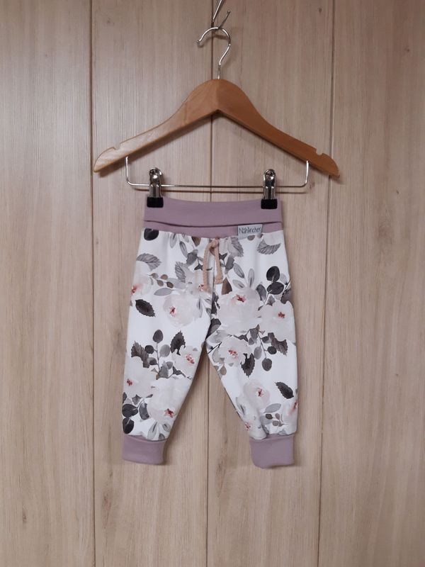 Pumphose Rosen grau/rosa - Größe 74 Pumphose Rosen grau/rosa - Größe 74