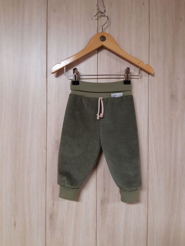 Cordhose oliv - verschiedene Größen Cordhose oliv - verschiedene Größen