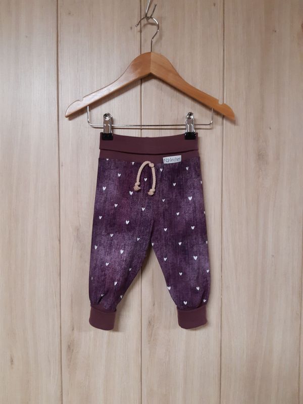 Pumphose Jeansoptik Herzen beere - Größe 74 Pumphose Jeansoptik Herzen beere - Größe 74