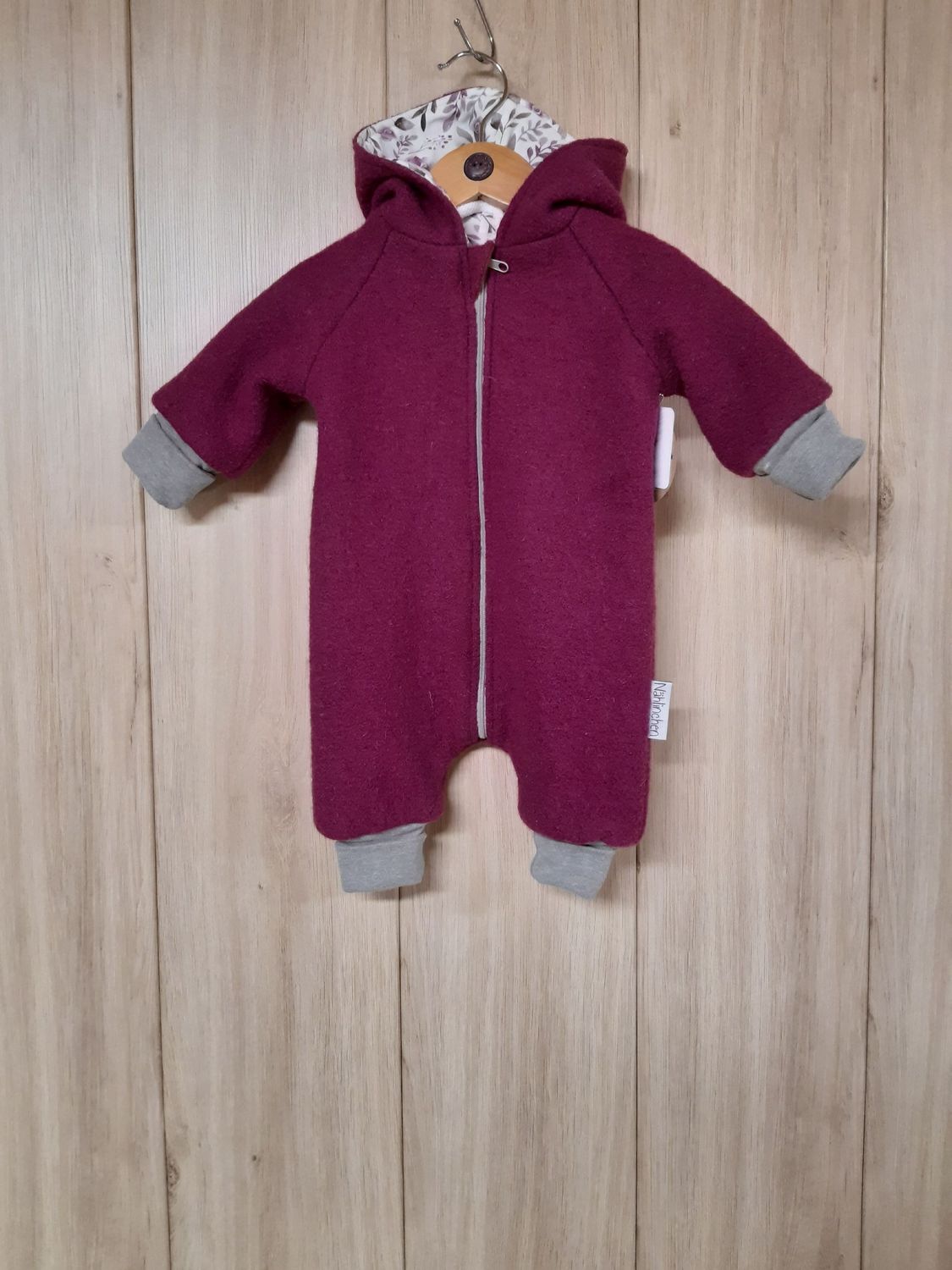 gefütterter Walkoverall Blumen beere - verschiedene Größen gefütterter Walkoverall Blumen beere - verschiedene Größen