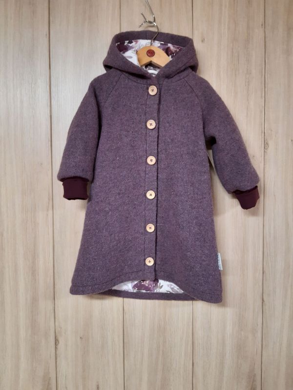 gefütterter Walkmantel Blumen lila/beere - Größe 86 gefütterter Walkmantel Blumen lila/beere - Größe 86