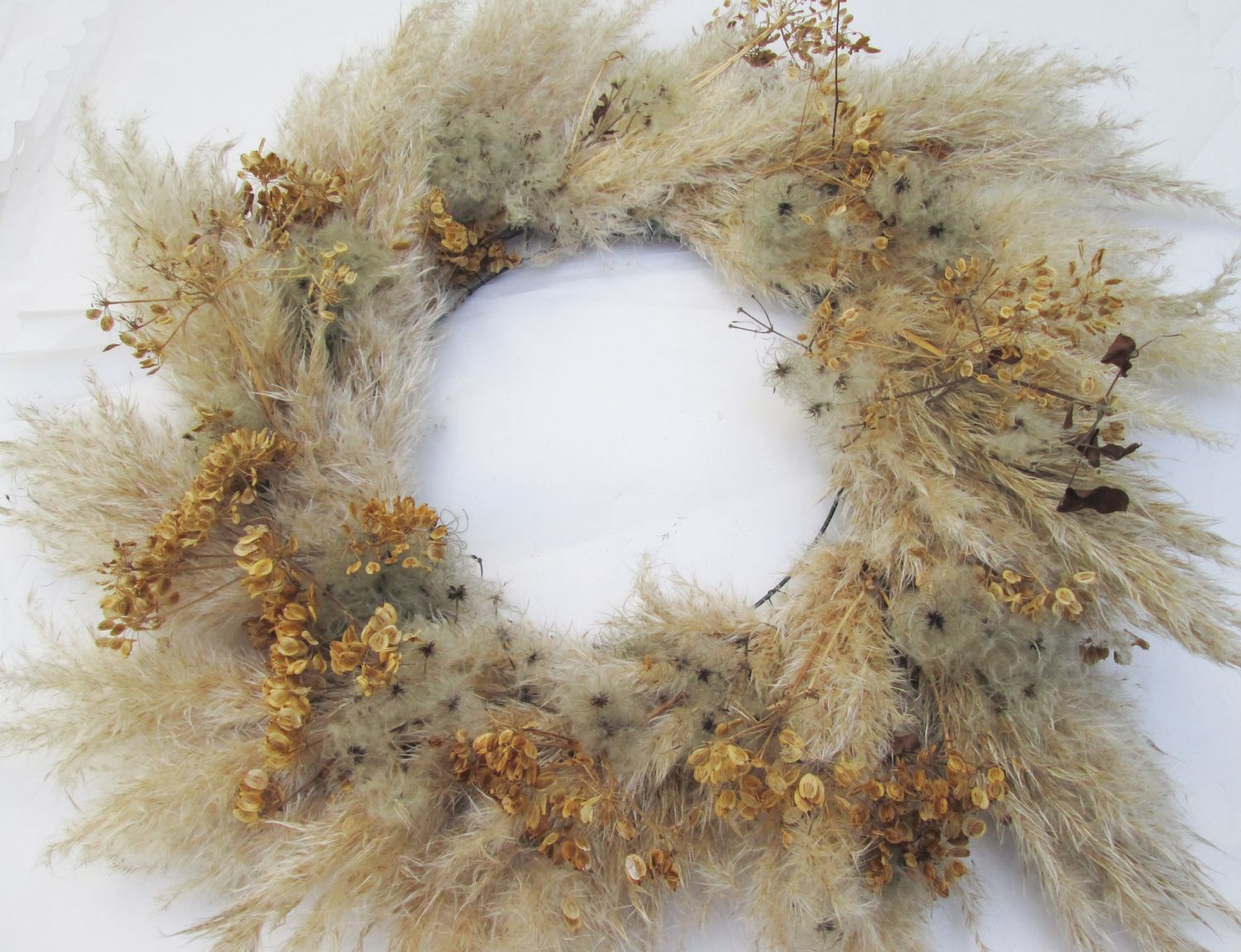 WHITE Wild Winter Rustic Wreath – 22&quot; Natural Dried Grass Wreath with Pampas Grass, Seeds &amp; Old Man’s Beard – Eco Woodland Christmas Deco