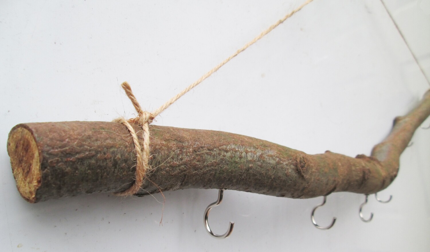 90cm Crooked Beech Branch Jewellery &amp; Key Rack – 7 Hook Rustic Wall Display Organiser