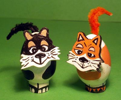 Cat wooden eggs