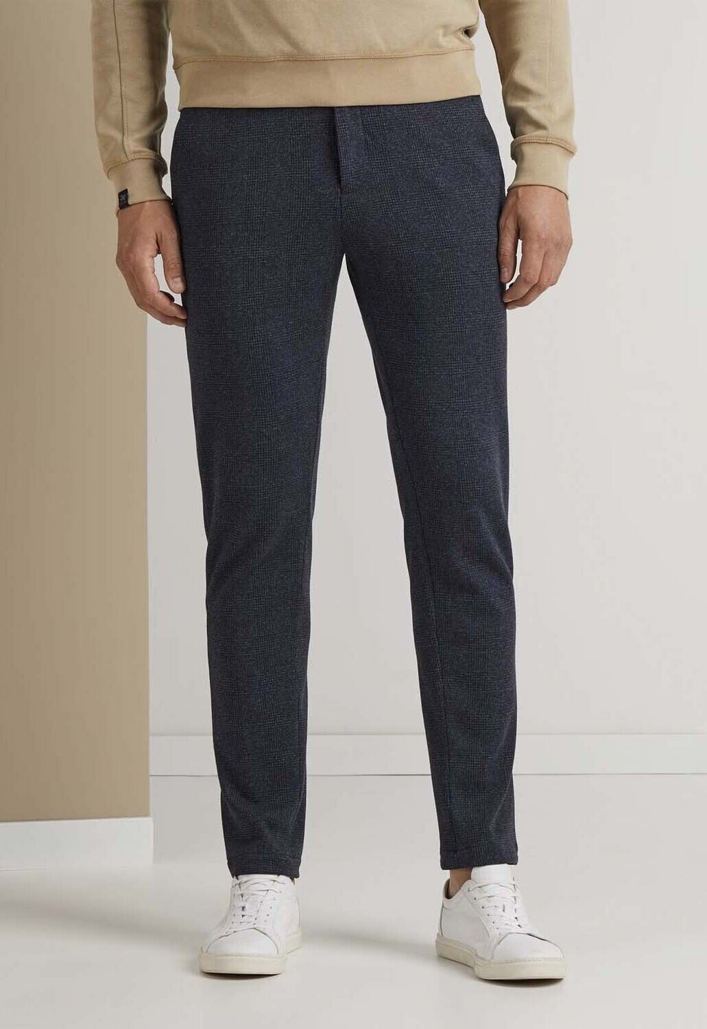 Vanguard | V11 relaxed slim fit chino