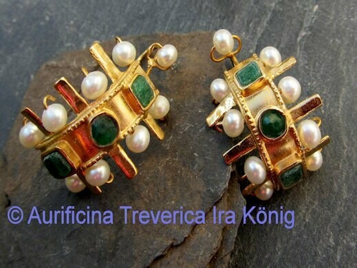 roman earrings in white and green Pompeii roman earrings in white and green Pompeii