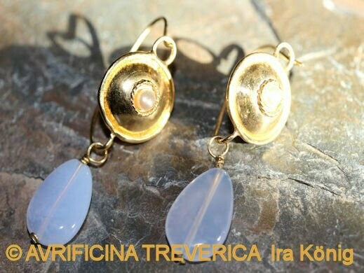 roman chalcedone earrings 1st and 2nd century AD roman chalcedone earrings 1st and 2nd century AD