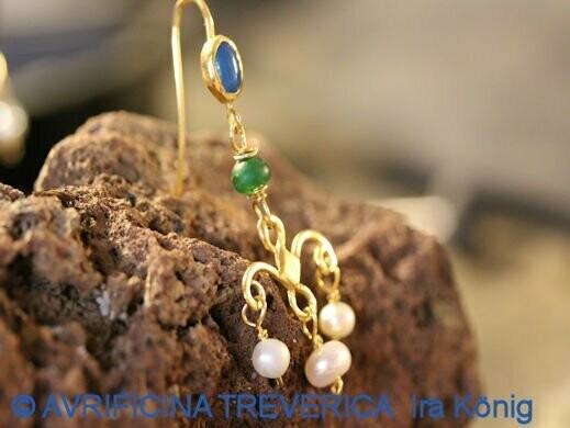 roman earrings from the Victoria and Albert Museum roman earrings from the Victoria and Albert Museum