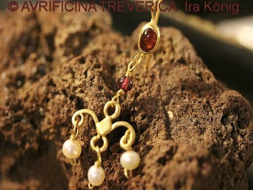 roman earrings from the Victoria and Albert Museum roman earrings from the Victoria and Albert Museum