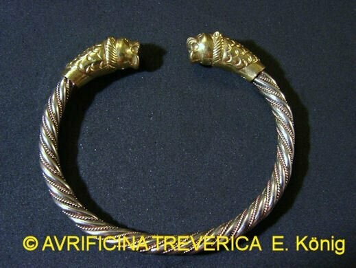 bracelet grecque avec tetes de lion bracelet grecque avec tetes de lion