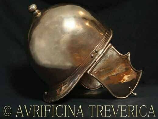 Casque republicain du type Montefortino Casque republicain du type Montefortino