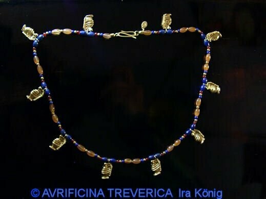 collier egyptien avec Thoeris pendentifs collier egyptien avec Thoeris pendentifs