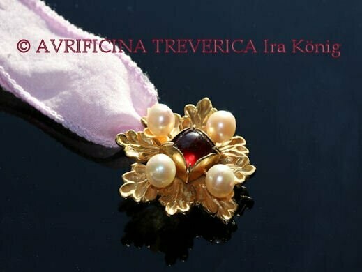 Primavera Botticelli pendant