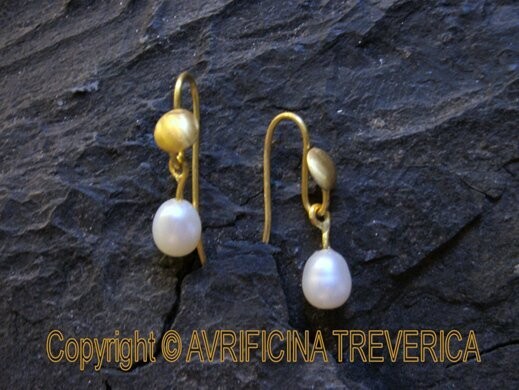 roman earrings from Herculaneum roman earrings from Herculaneum