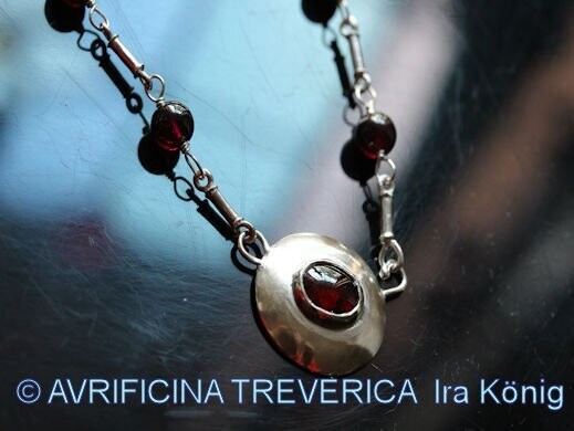 Collier romain avec grenats Pompéi Collier romain avec grenats Pompéi