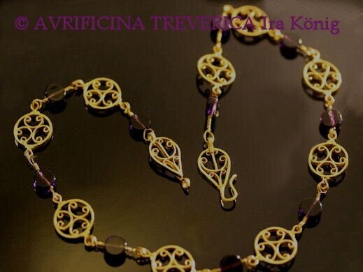 late roman 3rd century necklace from Lunnern late roman 3rd century necklace from Lunnern