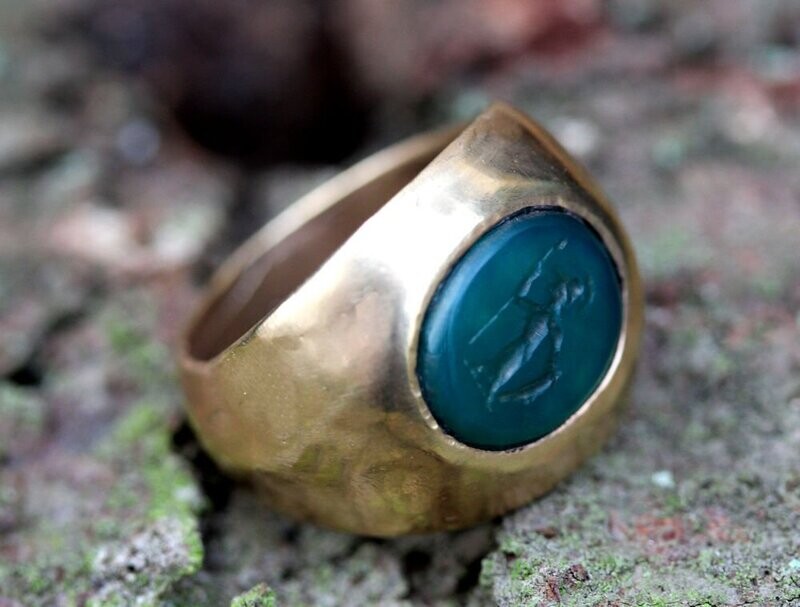 Intaglio ring Minerva