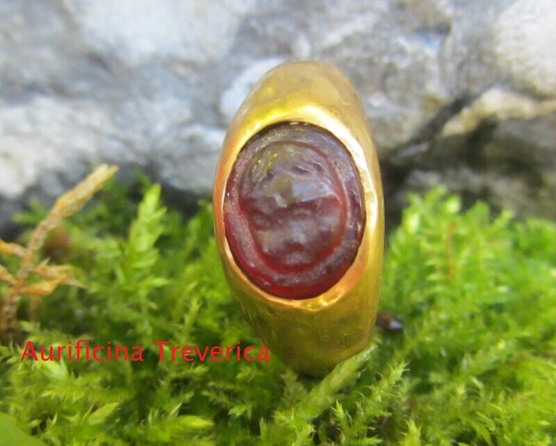 bague romaine camée tête d' eros en grenat bague romaine camée tête d' eros en grenat