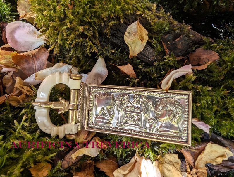 beautiful roman belt buckle