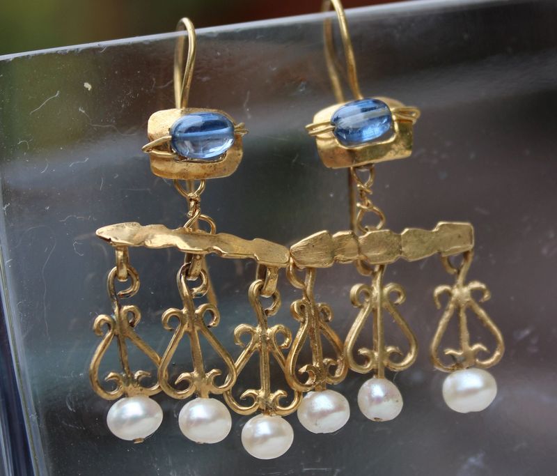 roman barretta earrings from Arles